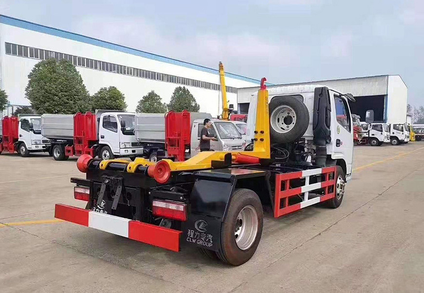 東風(fēng)多利卡勾臂垃圾車(chē)展示圖