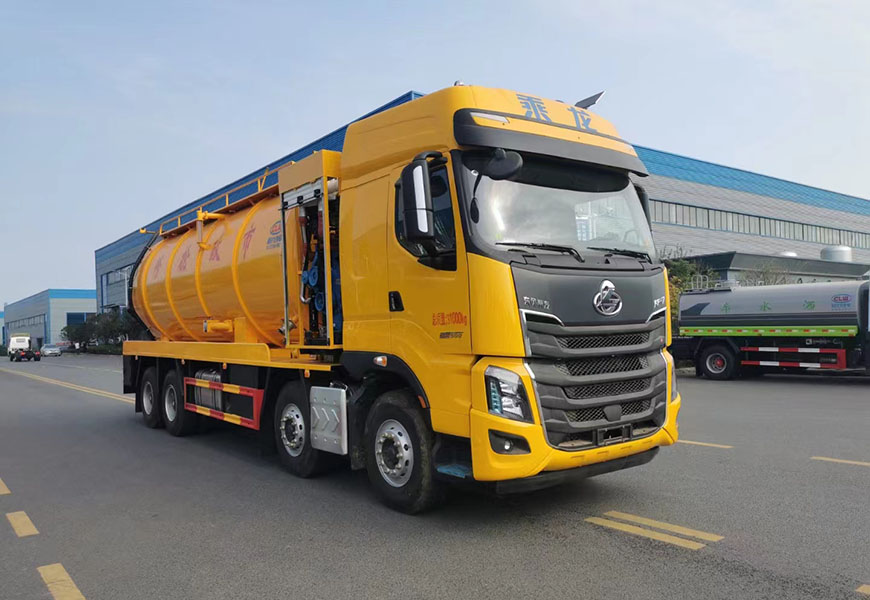 國(guó)六柳汽乘龍前四后八清洗吸污車