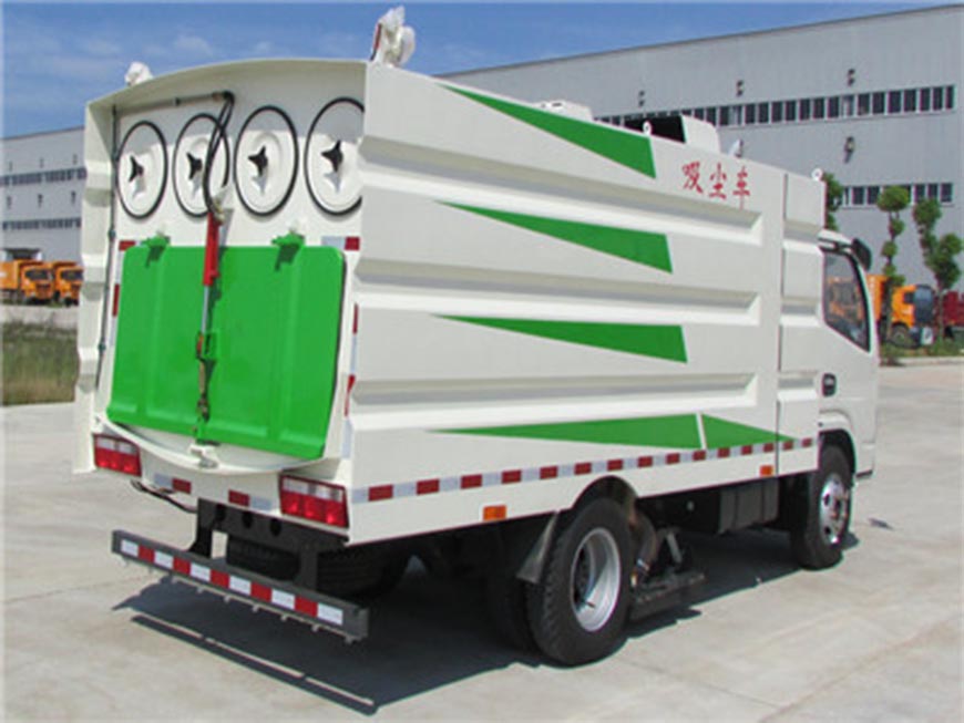 東風(fēng)多利卡小型吸塵車(chē)