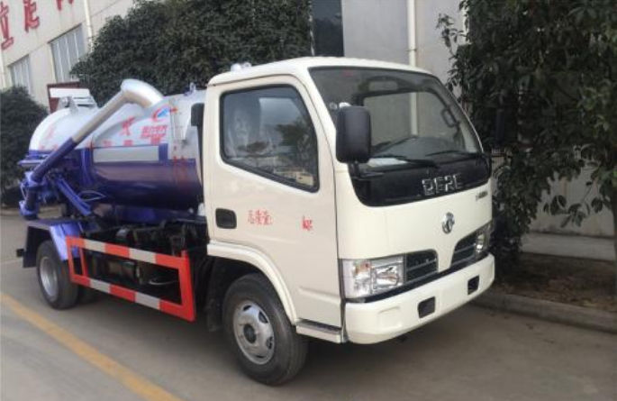 成都客戶文先生不遠(yuǎn)千里在我程力集團(tuán)訂購(gòu)東風(fēng)小多利卡吸污車
